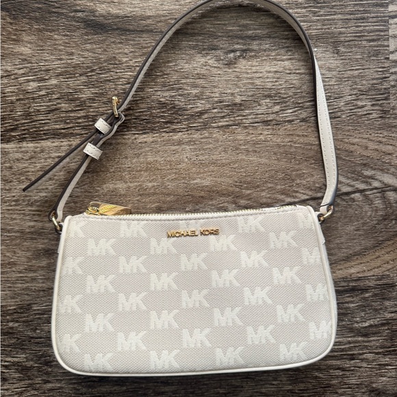 • Michael Kors White Shoulder Bag - Picture 1 of 4
